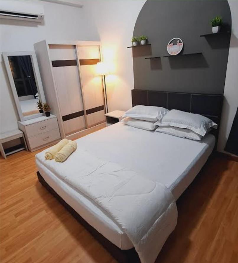 Imperium 1 Queen Bed Sea View