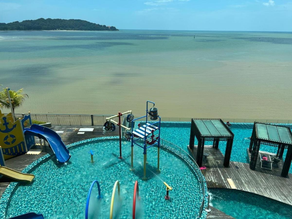 Imperium 1 Queen Bed Sea View Homestay
